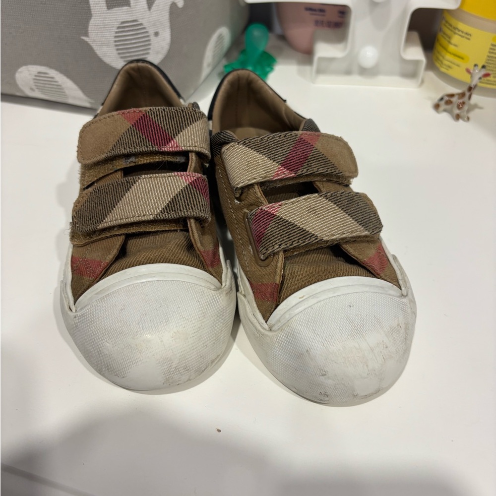 Burberry kids sneakers size 26